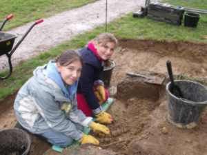 Local participants taking part in excavations of an air raid shelter at Sayers Croft Ewhurst