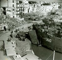 The 2/5th Battalion, The Queen's Royal Regiment (West Surrey), landing at Anzio