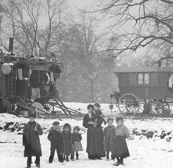 Traveller family in the snow, c.1900. (Photographer not known). Surrey History Centre reference: 4527/1/18. From a collection of glass photographic slides presented to Surrey Heritage in 1997 by Lambeth Archives Department.