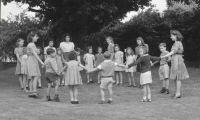 Orphaned Jewish children in the garden at Weir Courtney, c.1946. Reproduced courtesy of Hazel Hawkes. (SHC ref. Z/448/1a) 